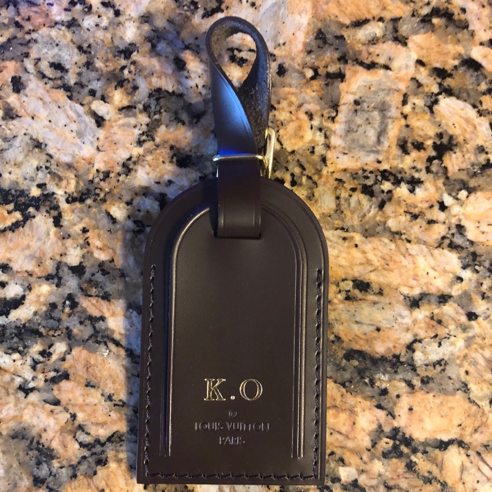 NEW EBENE BROWN LV TAG